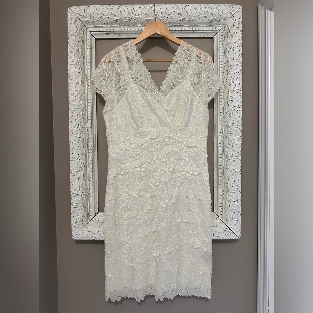 Le Chateau Lace, beads and sequins dress. Size L. ❣️